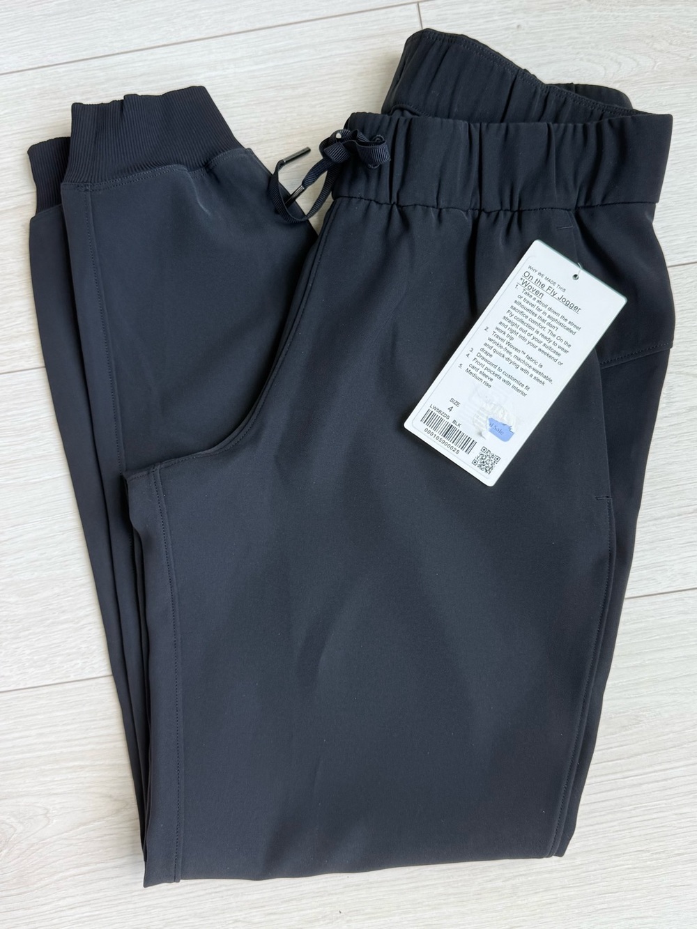 Lululemon On the Fly Joggers Black NWT Size 4